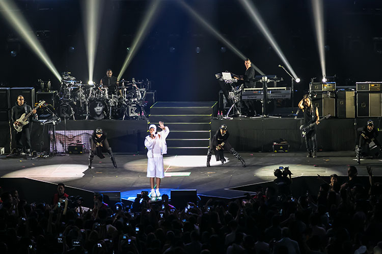 Rihanna takes the stage by storm with her chart topping hits!