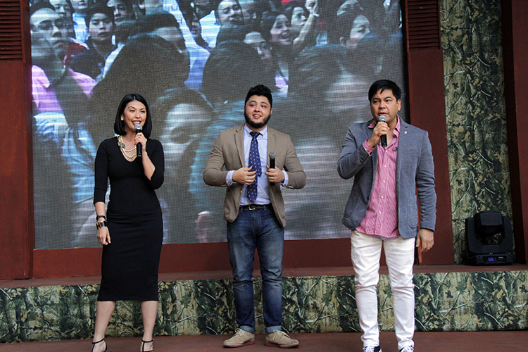  Pops Fernandez, Robin Nievera and Martin Nievera wow the crowd with their outstanding performance during the internal launch of PLDT Home FAM CAM