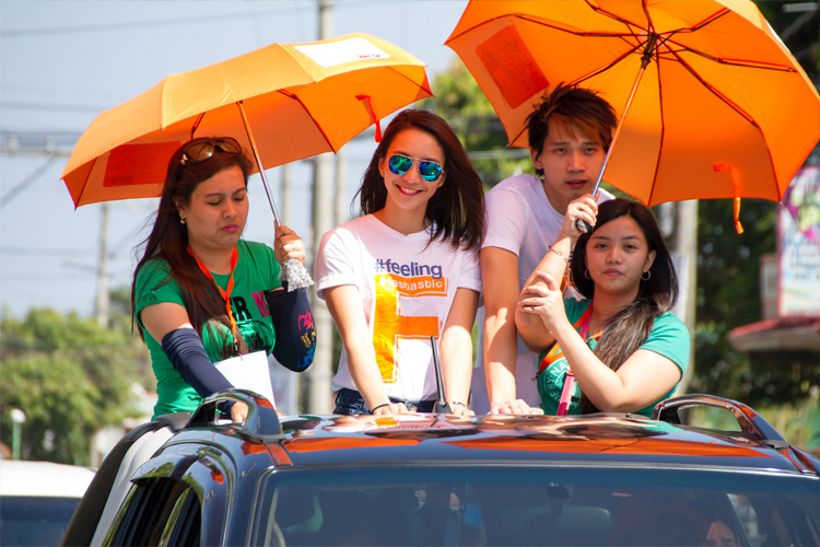 The General Trias leg of the tour commenced with a motorcade from Brgy. Manggahan to Brgy. Biclatan with Mayor Ony Ferrer and volleyball spikers Rachel Anne Daquis, Peter Torres, and other players.